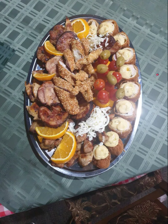 Plata sa raznovrsnim mesom sa roštilja