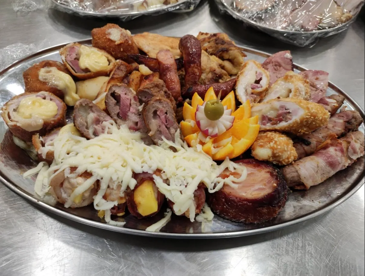 Mesna plata — specijalitet kuće Stara Promenada